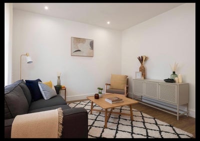 Double Room in Town House  Main Photo