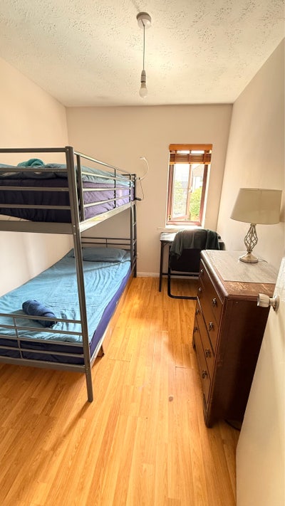 Nice room at Wembley  Main Photo