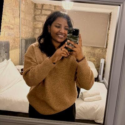 I am a professional female aged 26. I am look... Main Photo