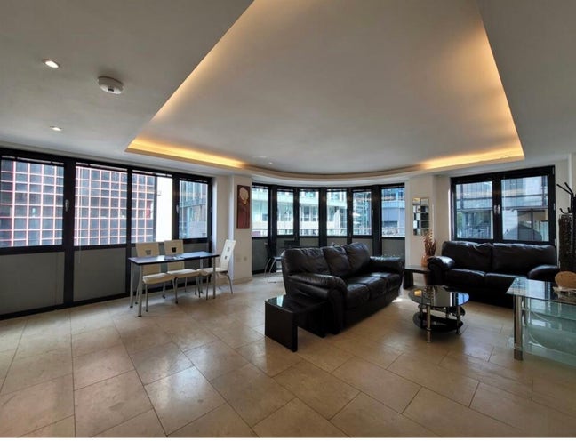 Large 1 Bedroom in 2 Bed apartment near Aldgate Main Photo