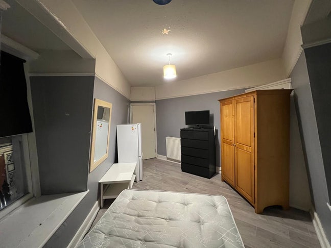 2 double rooms available in N10 Main Photo