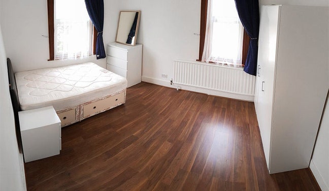 Huge double room in a modern house (5mins to tube) Main Photo