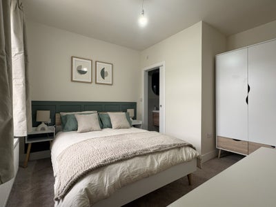 Executive double and ensuite for peaceful luxury Main Photo