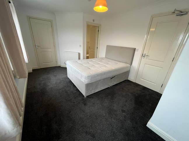 Spacious Room With En Suite - Single Occupancy Main Photo