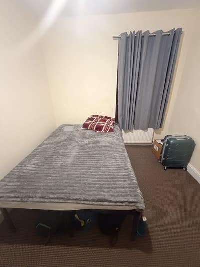 Space available to for couple or boys Main Photo