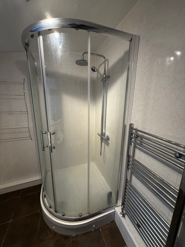 Ideal for Single Professional Main Photo