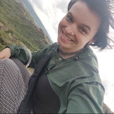 Quiet linguist looking for room! Main Photo