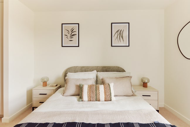 Ensuite room available in a 2 bedroom for 2months Main Photo