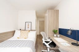 Tenancy Takeover - Hollis Croft - Ensuite silver Main Photo