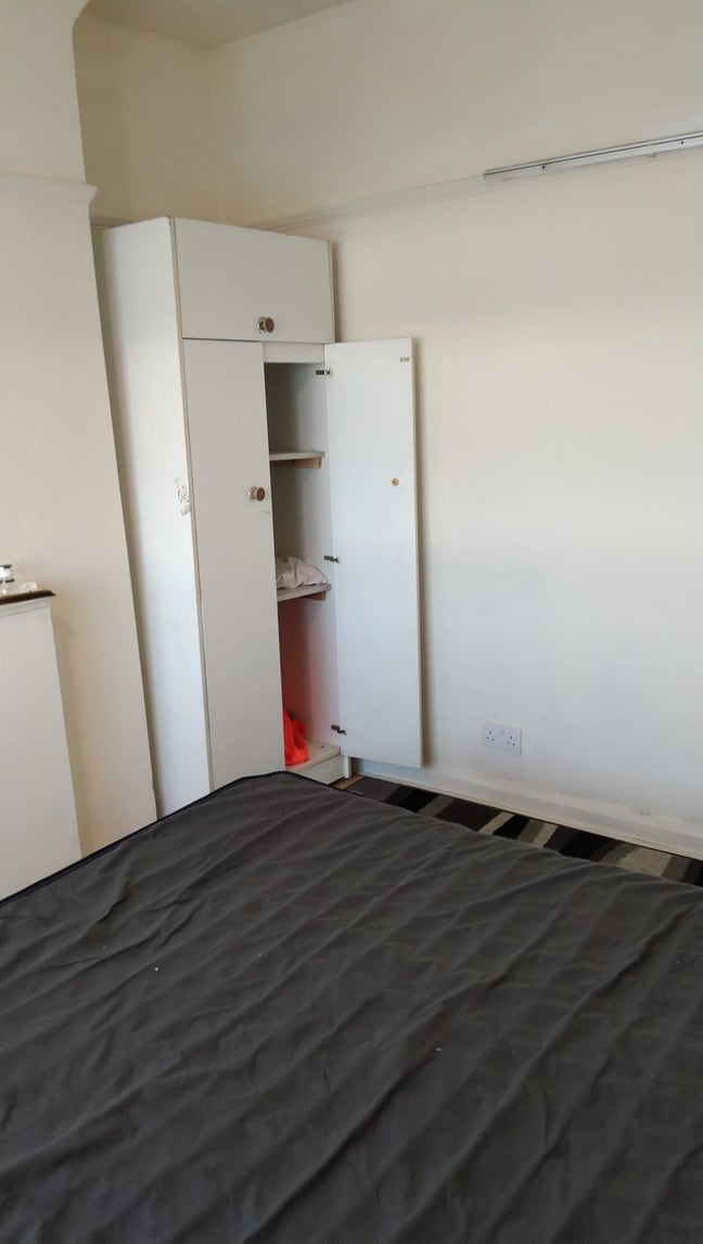Double Bed Room Available Southall Ub2 Main Photo