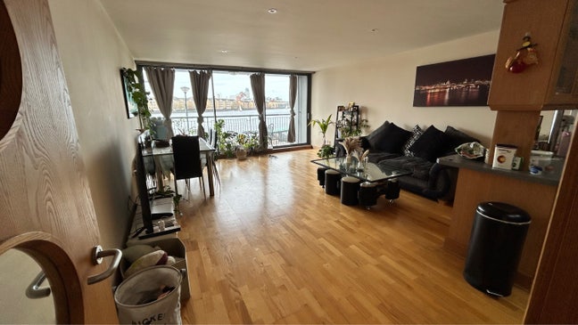 Spacious Double Room-Crossharbour-Flatmate wanted Main Photo