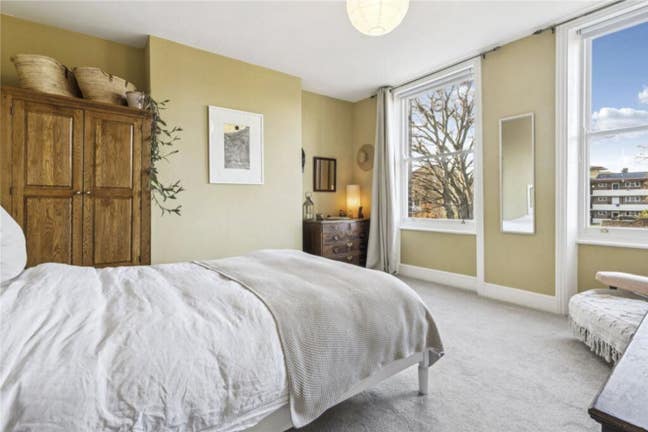 Spacious room with garden views Main Photo