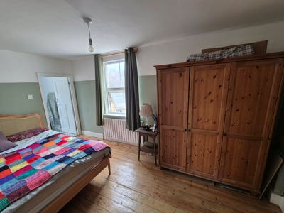 Large newly renovated ensuite Main Photo