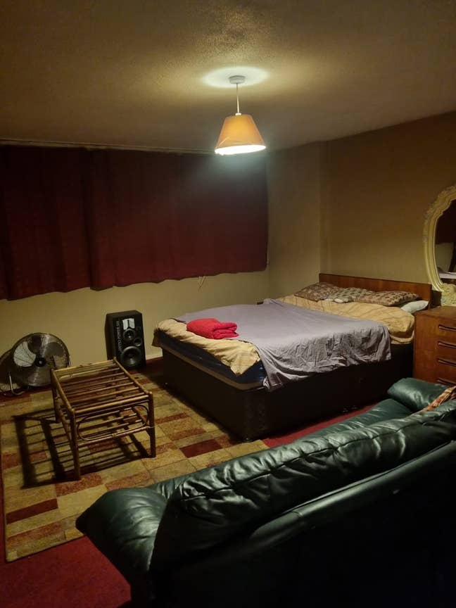  Hi I have a double room to rent Main Photo