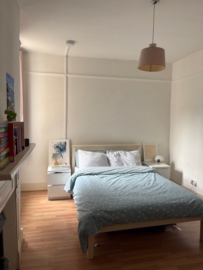 Double bedroom in a sunny Clapham North flat Main Photo