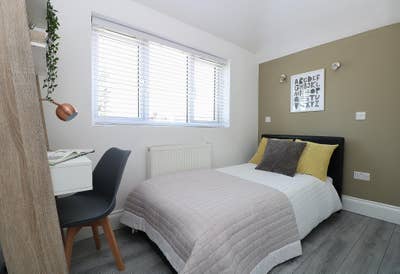 Quiet Modern Ensuite | 2 mins Tube | Clean House Main Photo