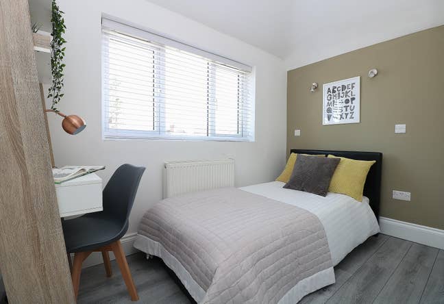 Quiet Modern Ensuite | 2 mins Tube | Clean House Main Photo