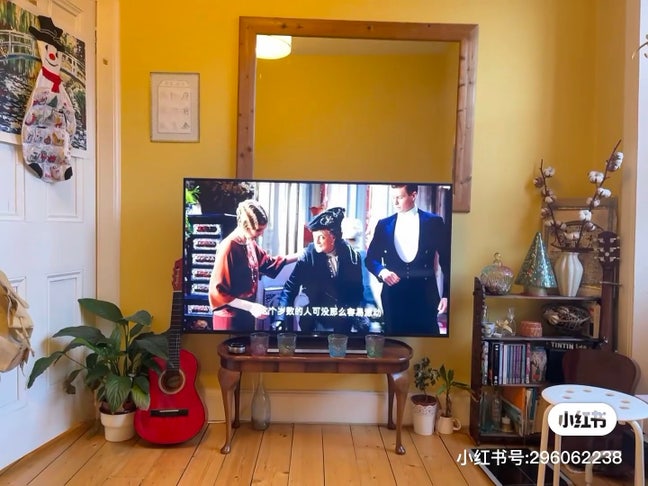 South facing top floor canal view flat Main Photo