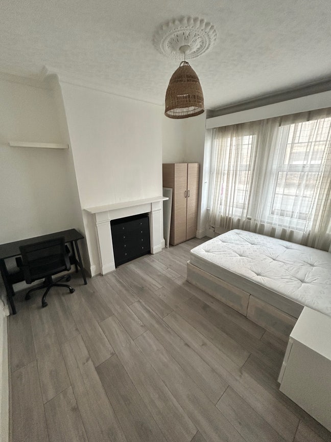 Room Available in Clapham Main Photo