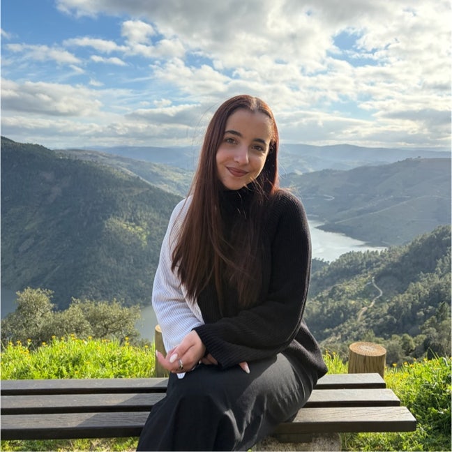 I am a professional female aged 24. I am look... Main Photo