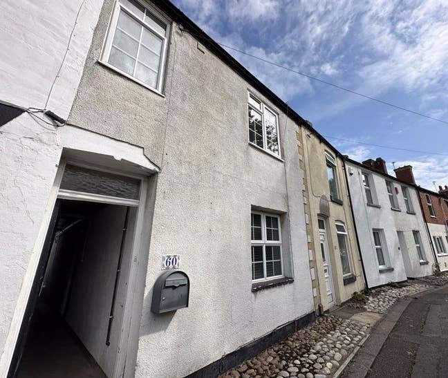 Double room in a 2-Bedroom House Main Photo