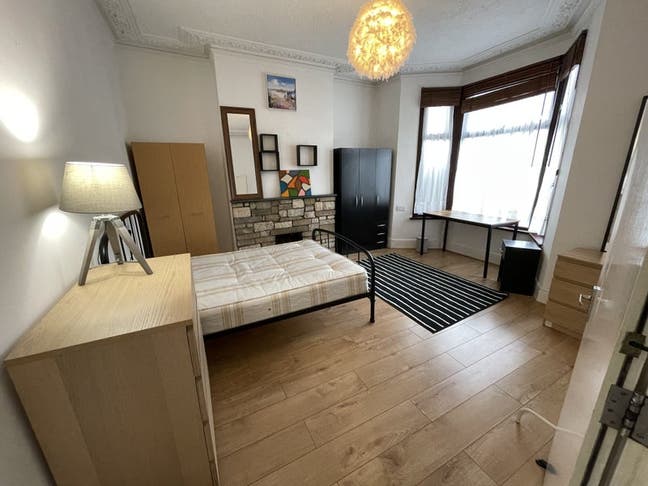 Large Room 2 Mins to Leyton Tube - All Bills Inc Main Photo
