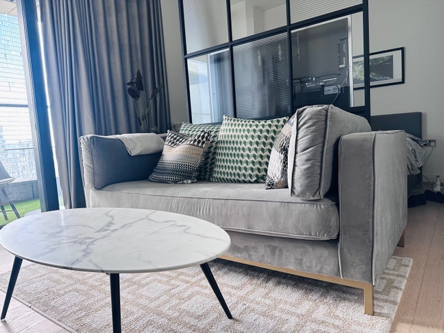 Stylish Studio Apartment Available - The Wardian Main Photo