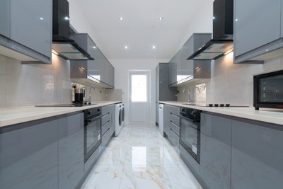 Step into luxury house with bills included Main Photo