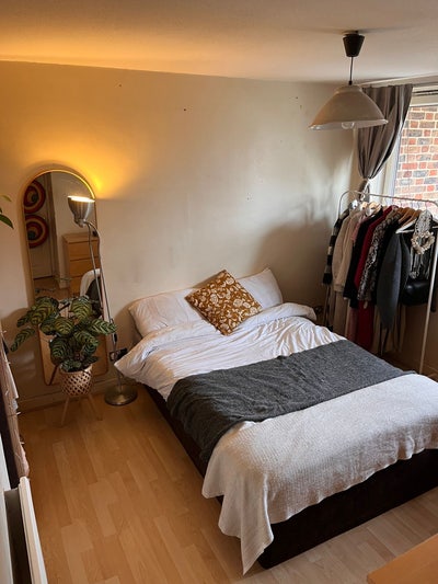Spacious double room in Putney Main Photo