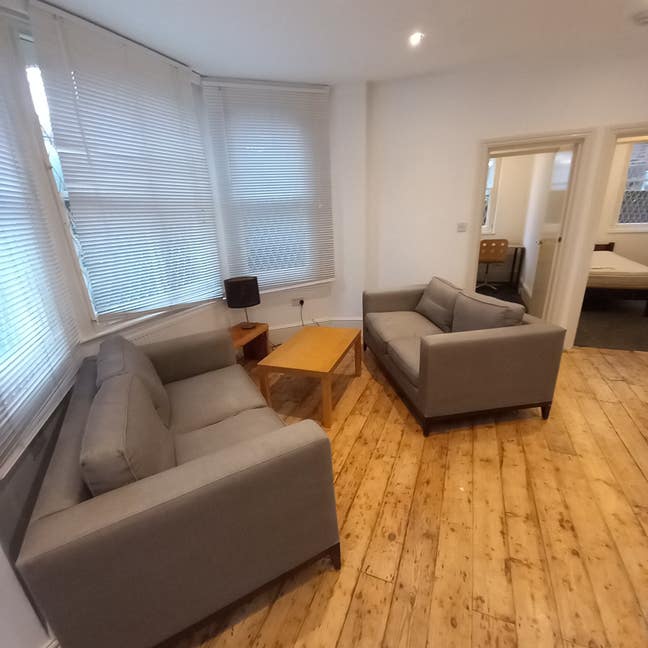 Queens Park 2 Bed Flat Main Photo