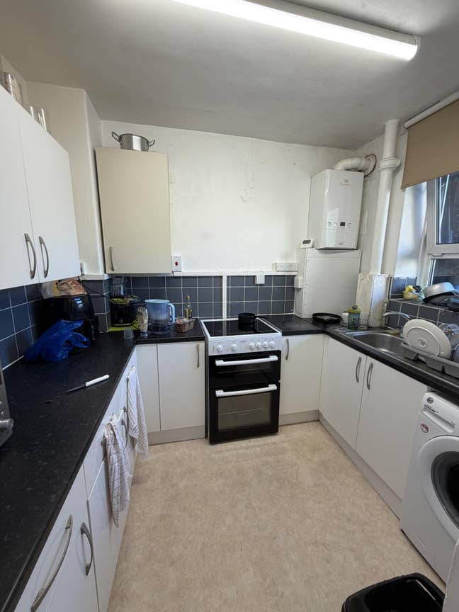 Bright room near East street market! (7Dawes) Main Photo