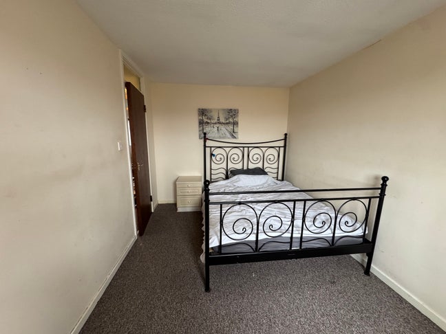Large Double room - Bills Included - Fast WiFi Main Photo