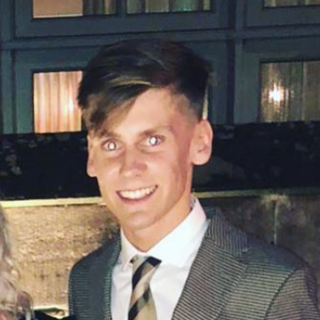 Professional Male seeks a single or double room Main Photo