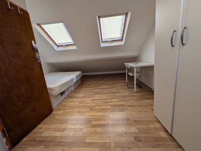 Spacious|Furnished|All Bills Included|Near Station Main Photo