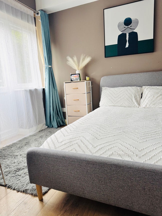 Double room in South Quay for short stay. Main Photo