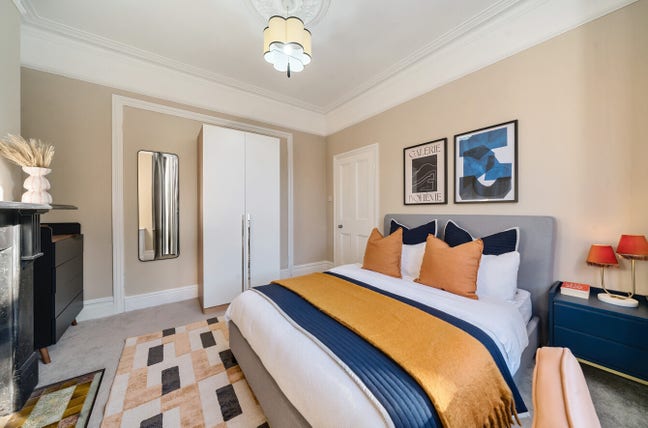 Large double by the common. Bills included! Main Photo