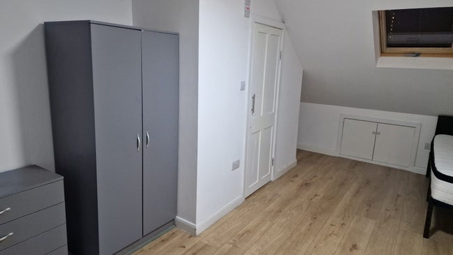 Big double ensuite (loft) room available in zoom 3 Main Photo