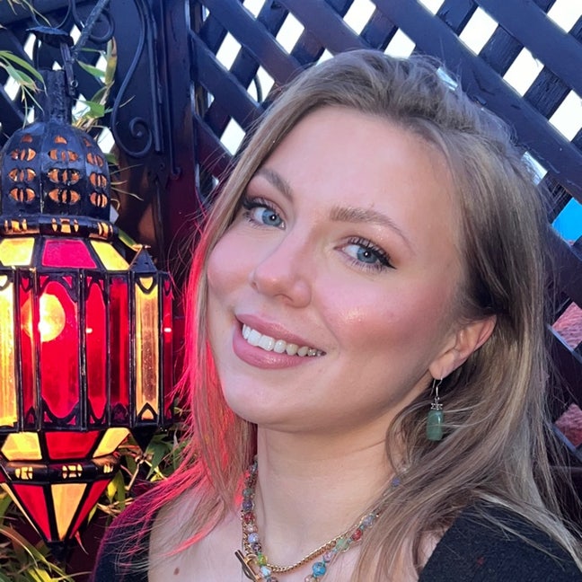 30 yo Professional female  Main Photo