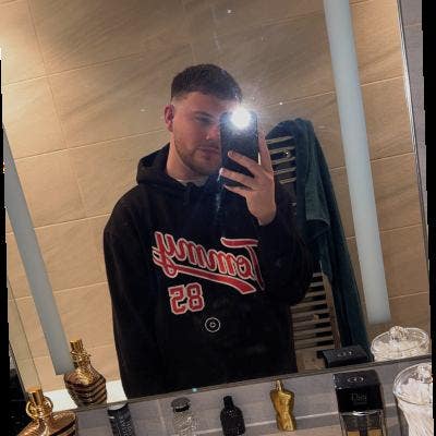 Looking for somewhere to live  Main Photo