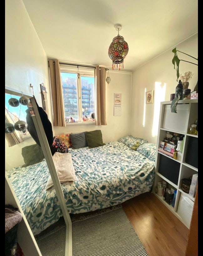 Double bedroom in 3 bed all girls house Main Photo