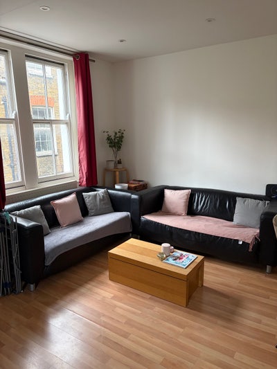 Double bedroom in a sunny Clapham North flat Main Photo