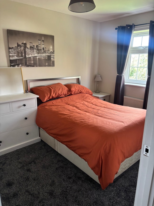 Room to rent in family home  Main Photo