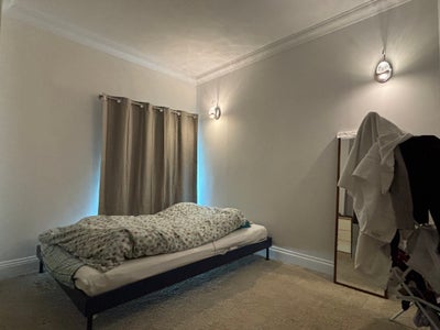 E149xx Crossharbour 2 rooms for 1000 (bills inc) Main Photo