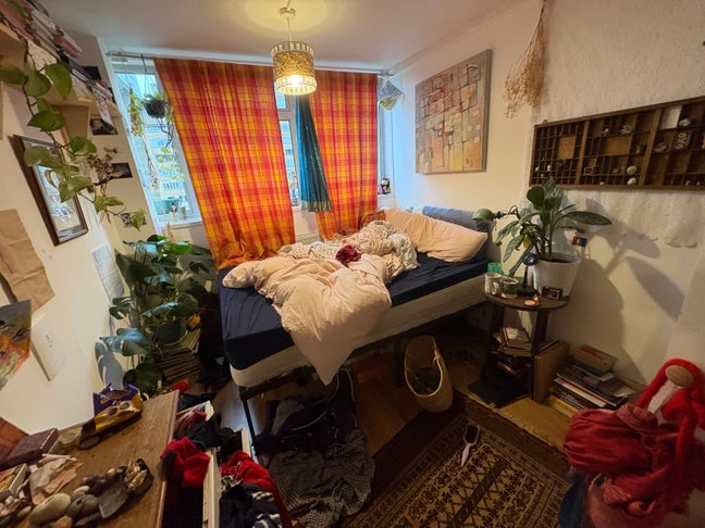 Looking for a roommate  Main Photo