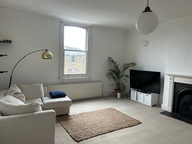 Spare room in spacious flat in Stoke Newington! Main Photo