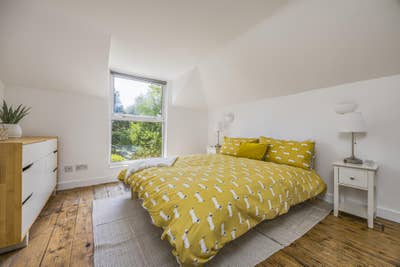 Double room-bills inc-5 min from bus/train station Main Photo