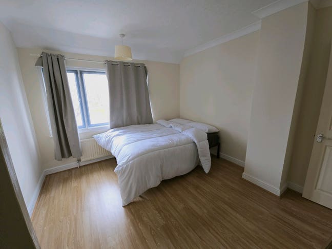 Large Double Room Main Photo