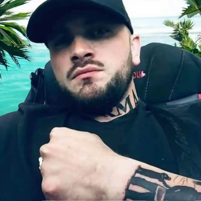 I’m looking for Flat or House  Main Photo