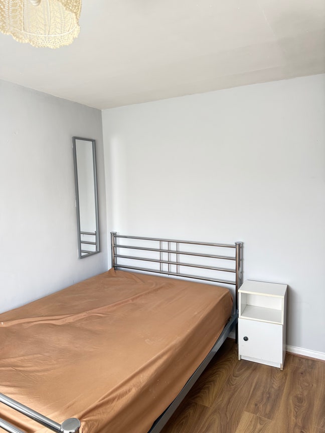 Double rooms to let near Crawley town centre  Main Photo