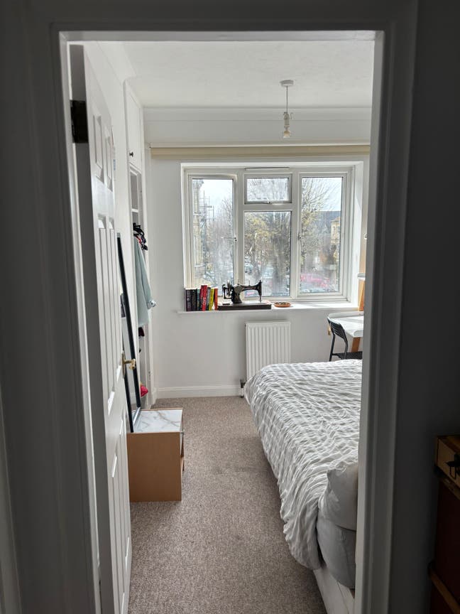 Single room in a shared house Main Photo